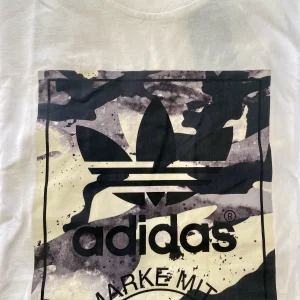 ADIDAS T-Shirt blanc
